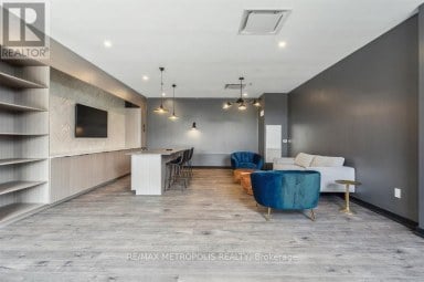 422 - 430 ESSA ROAD Barrie (Holly) Ontario photo 23