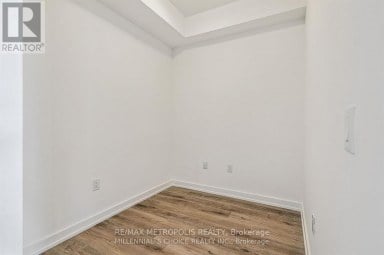 422 - 430 ESSA ROAD Barrie (Holly) Ontario photo 8