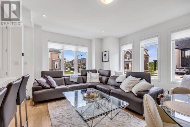 9 CROWN GATE, Oakville (GO Glenorchy), Ontario, L6M0W8