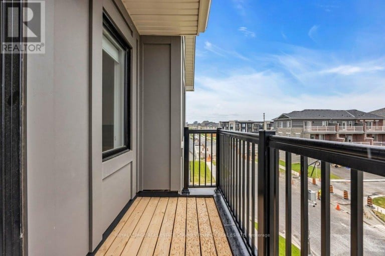 9 CROWN GATE, Oakville (GO Glenorchy), Ontario, L6M0W8