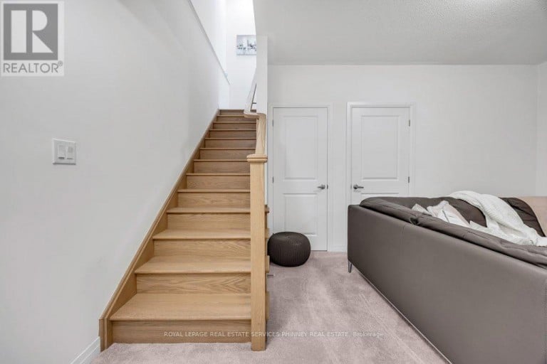 9 CROWN GATE, Oakville (GO Glenorchy), Ontario, L6M0W8