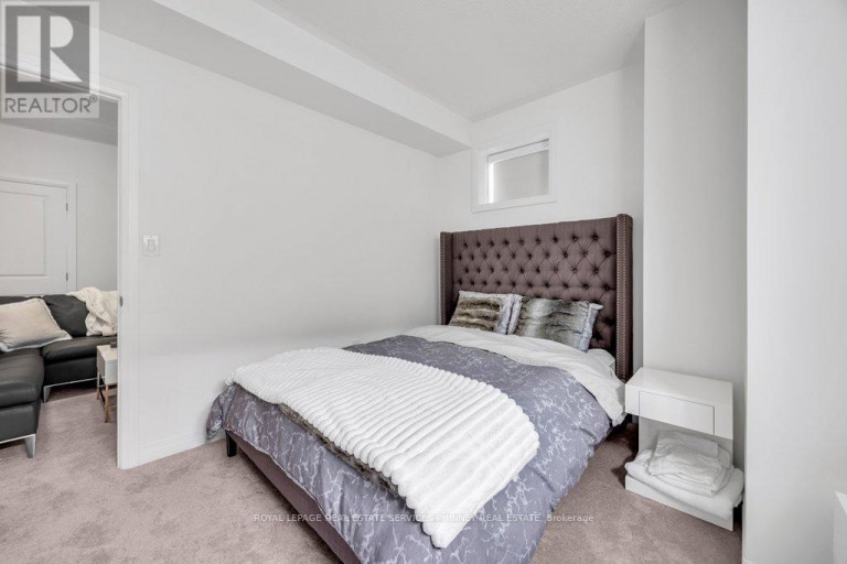 9 CROWN GATE, Oakville (GO Glenorchy), Ontario, L6M0W8