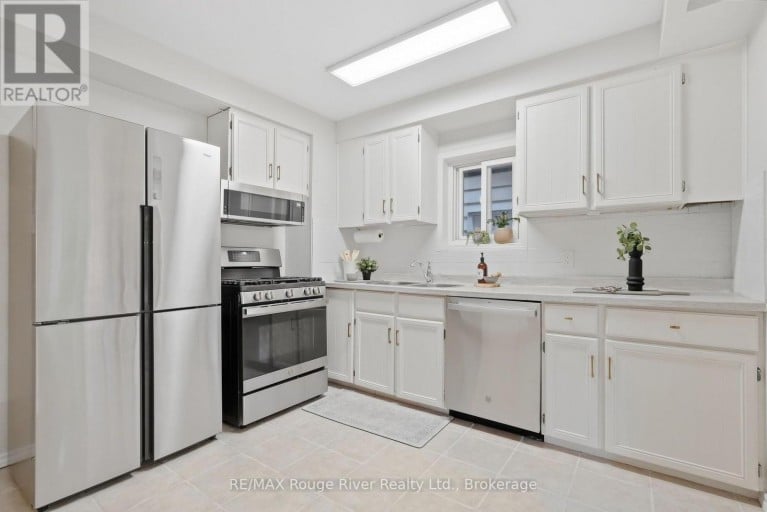 313 LUPIN DRIVE, Whitby (Downtown Whitby), Ontario, L1N1Y5
