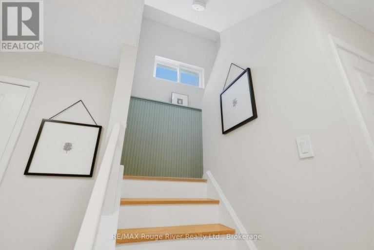 313 LUPIN DRIVE, Whitby (Downtown Whitby), Ontario, L1N1Y5