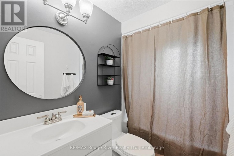 313 LUPIN DRIVE, Whitby (Downtown Whitby), Ontario, L1N1Y5