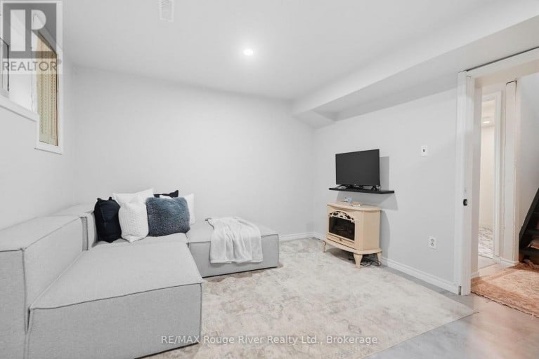 313 LUPIN DRIVE, Whitby (Downtown Whitby), Ontario, L1N1Y5