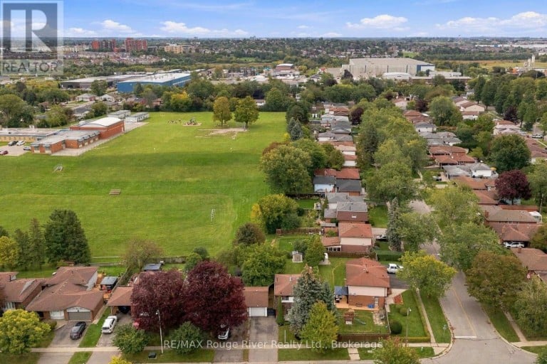 313 LUPIN DRIVE, Whitby (Downtown Whitby), Ontario, L1N1Y5