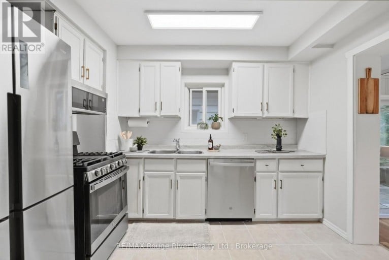 313 LUPIN DRIVE, Whitby (Downtown Whitby), Ontario, L1N1Y5