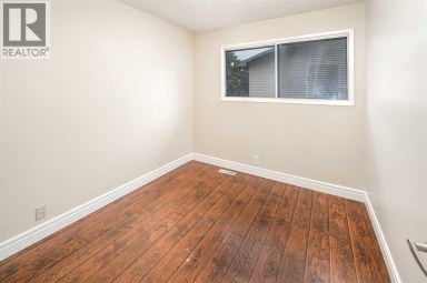 42, 380 Bermuda Drive NW Calgary Alberta photo 14