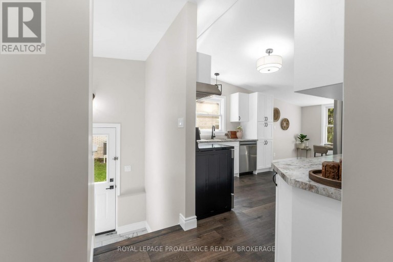 104 MAIN STREET, Loyalist (Bath), Ontario, K0H1G0