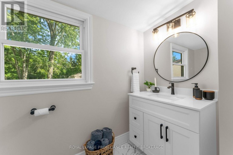 104 MAIN STREET, Loyalist (Bath), Ontario, K0H1G0