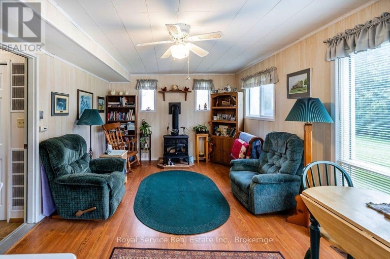 16 VISTA DRIVE, Kawartha Lakes (Lindsay), Ontario, K9V0H7