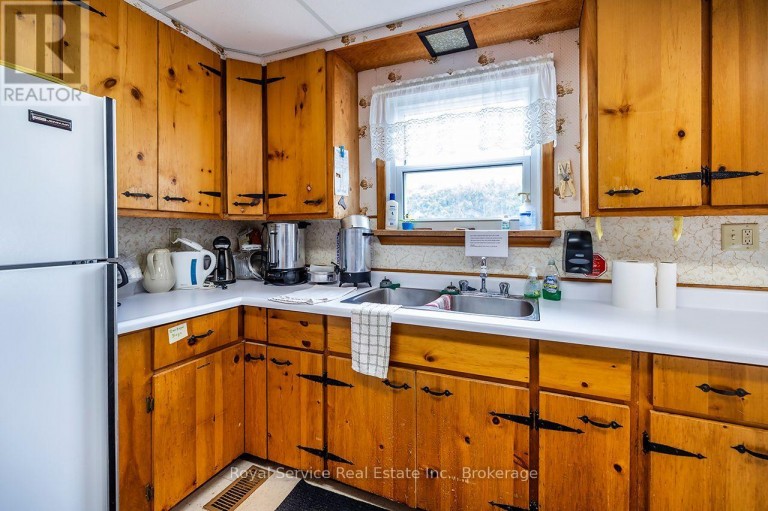 16 VISTA DRIVE, Kawartha Lakes (Lindsay), Ontario, K9V0H7