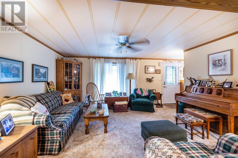 16 VISTA DRIVE, Kawartha Lakes (Lindsay), Ontario, K9V0H7