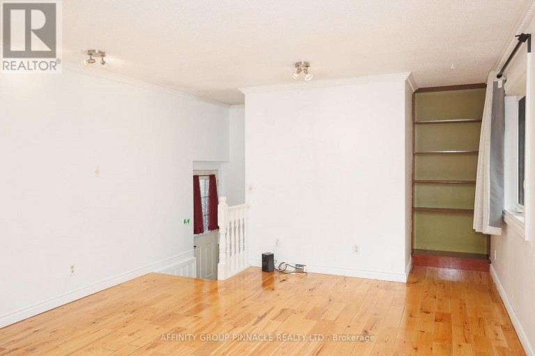 71 GLENELG STREET W, Kawartha Lakes (Lindsay), Ontario, K9V2V6