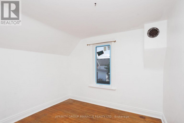 71 GLENELG STREET W, Kawartha Lakes (Lindsay), Ontario, K9V2V6
