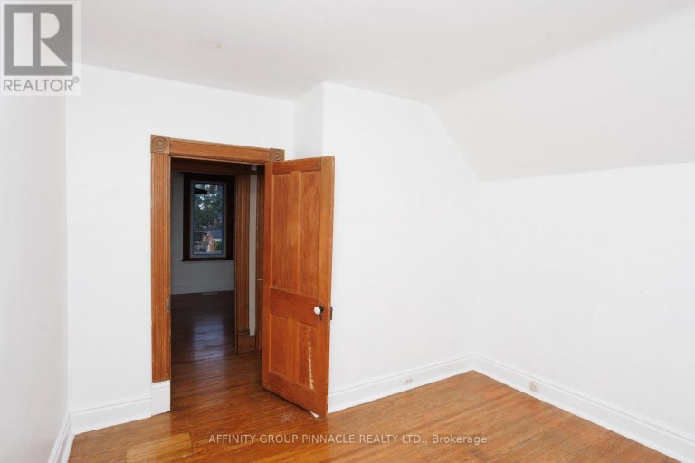 71 GLENELG STREET W, Kawartha Lakes (Lindsay), Ontario, K9V2V6