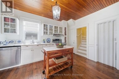 47 PAUL STREET Prince Edward County (Picton) Ontario photo 4
