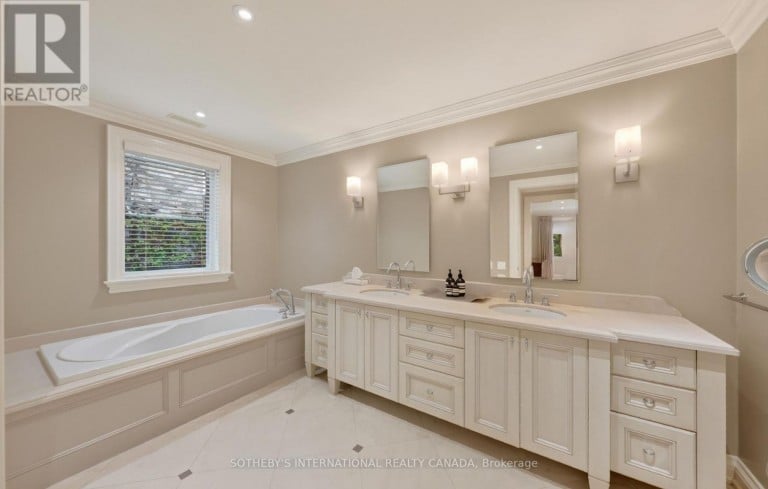 15 ALEXANDRA WOOD, Toronto (Bedford Park-Nortown), Ontario, M5N2S2
