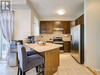 76 FORD WILSON BOULEVARD Newmarket (Woodland Hill) Ontario photo 11