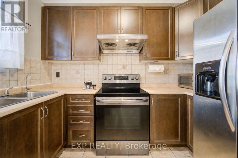 76 FORD WILSON BOULEVARD, Newmarket (Woodland Hill), Ontario, L3X3G1