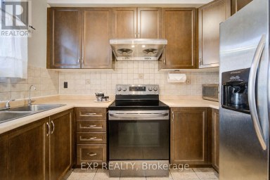 76 FORD WILSON BOULEVARD Newmarket (Woodland Hill) Ontario photo 14