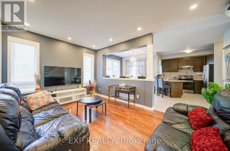 76 FORD WILSON BOULEVARD, Newmarket (Woodland Hill), Ontario, L3X3G1
