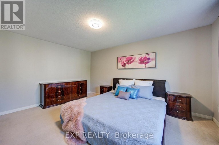 76 FORD WILSON BOULEVARD, Newmarket (Woodland Hill), Ontario, L3X3G1