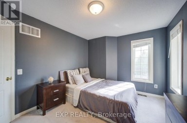 76 FORD WILSON BOULEVARD Newmarket (Woodland Hill) Ontario photo 26