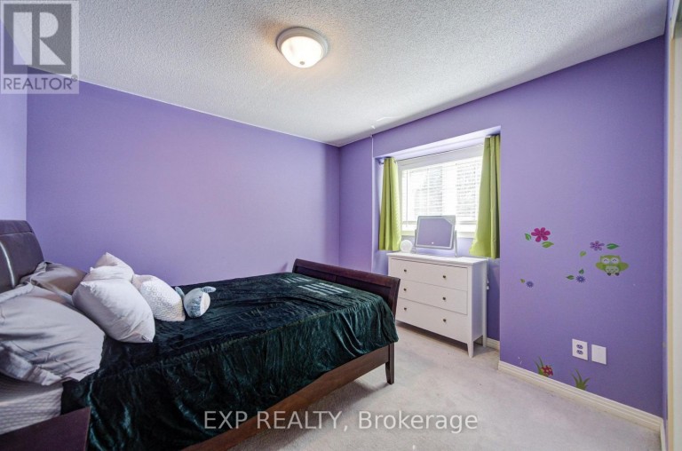 76 FORD WILSON BOULEVARD, Newmarket (Woodland Hill), Ontario, L3X3G1