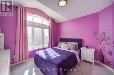 76 FORD WILSON BOULEVARD Newmarket (Woodland Hill) Ontario photo 35