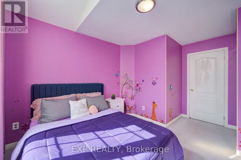 76 FORD WILSON BOULEVARD, Newmarket (Woodland Hill), Ontario, L3X3G1