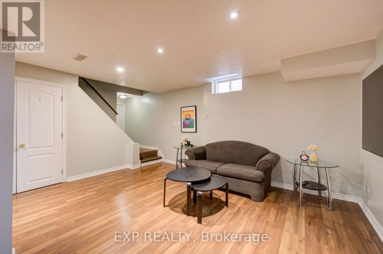 76 FORD WILSON BOULEVARD, Newmarket (Woodland Hill), Ontario, L3X3G1