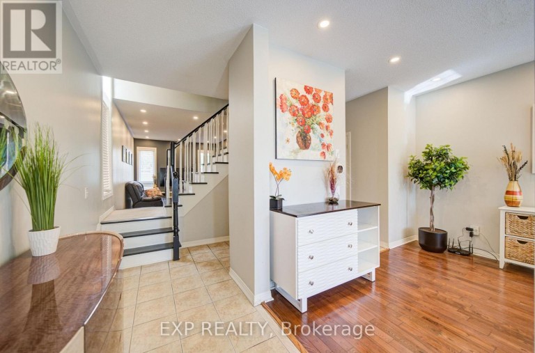 76 FORD WILSON BOULEVARD, Newmarket (Woodland Hill), Ontario, L3X3G1
