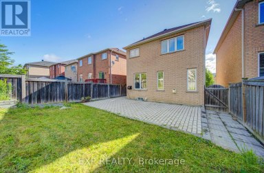 76 FORD WILSON BOULEVARD Newmarket (Woodland Hill) Ontario photo 45