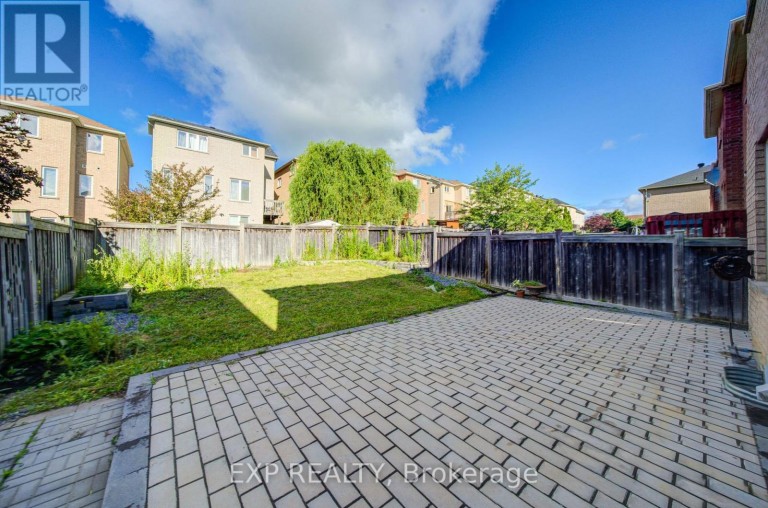 76 FORD WILSON BOULEVARD, Newmarket (Woodland Hill), Ontario, L3X3G1