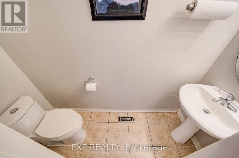 76 FORD WILSON BOULEVARD, Newmarket (Woodland Hill), Ontario, L3X3G1