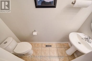 76 FORD WILSON BOULEVARD Newmarket (Woodland Hill) Ontario photo 8