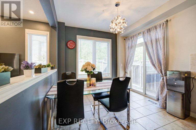 76 FORD WILSON BOULEVARD, Newmarket (Woodland Hill), Ontario, L3X3G1