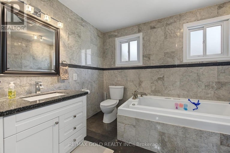 55 MALCOLM CRESCENT, Brampton (Central Park), Ontario, L6S3C7