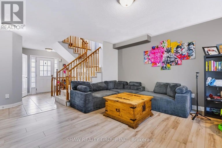 24 FALLINGBROOK CRESCENT, Kawartha Lakes (Lindsay), Ontario, K9V0B3