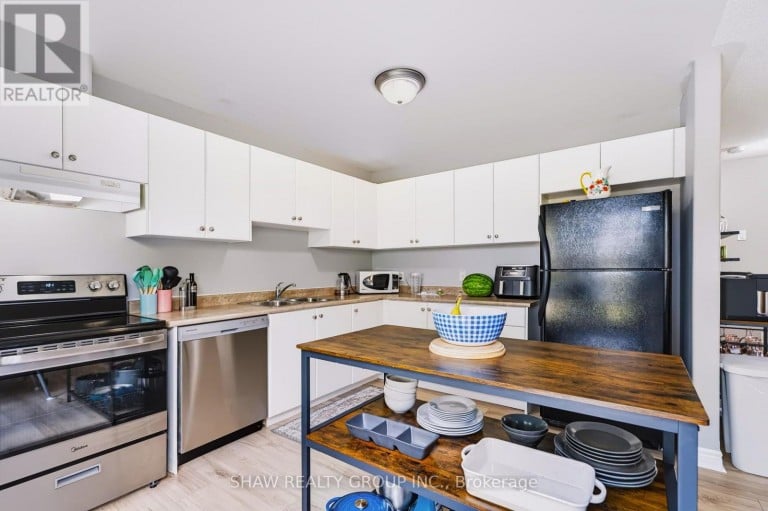 24 FALLINGBROOK CRESCENT, Kawartha Lakes (Lindsay), Ontario, K9V0B3