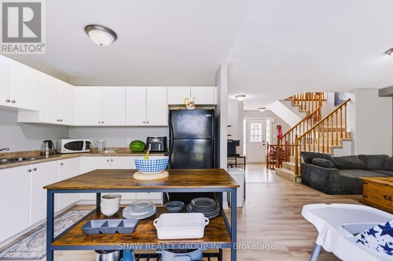 24 FALLINGBROOK CRESCENT, Kawartha Lakes (Lindsay), Ontario, K9V0B3