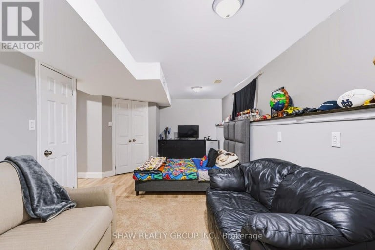24 FALLINGBROOK CRESCENT, Kawartha Lakes (Lindsay), Ontario, K9V0B3