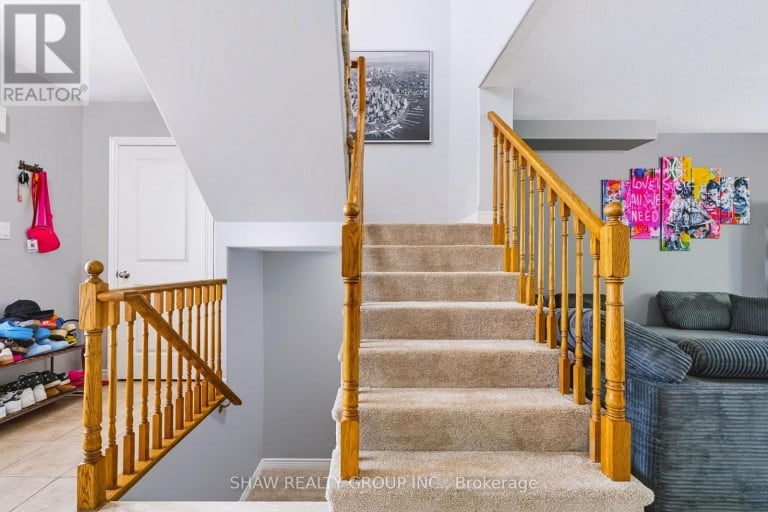 24 FALLINGBROOK CRESCENT, Kawartha Lakes (Lindsay), Ontario, K9V0B3
