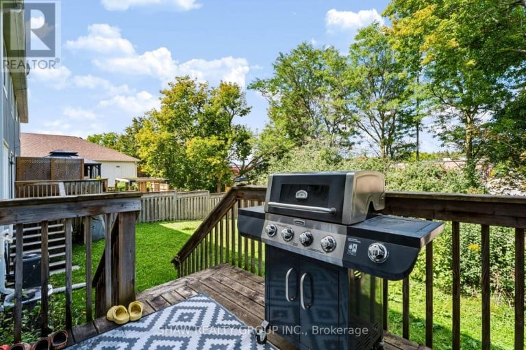 24 FALLINGBROOK CRESCENT, Kawartha Lakes (Lindsay), Ontario, K9V0B3