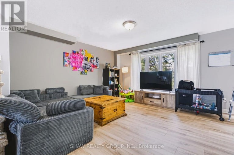 24 FALLINGBROOK CRESCENT, Kawartha Lakes (Lindsay), Ontario, K9V0B3