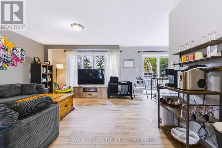 24 FALLINGBROOK CRESCENT, Kawartha Lakes (Lindsay), Ontario, K9V0B3