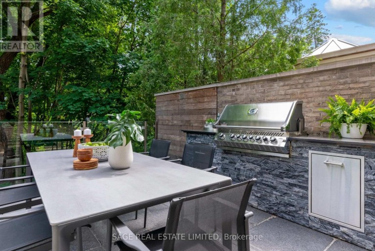11 RIDGEWOOD ROAD, Toronto (Forest Hill South), Ontario, M5P1T4