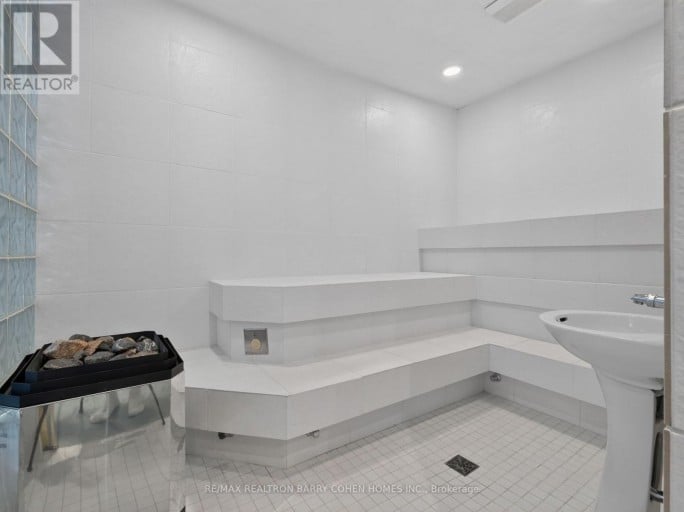17 ALDERBROOK DRIVE, Toronto (Banbury-Don Mills), Ontario, M3B1E3
